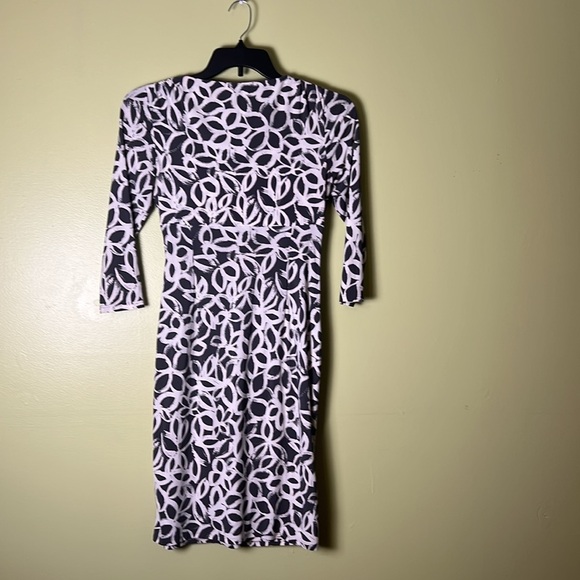 Ralph Lauren Black and White V-Neck Bodycon Dress size 6. - Picture 5 of 7